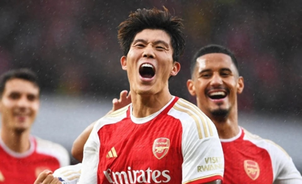 Ngôi sao Nhật Bản chia tay Arsenal, sự nghiệp của Pháo thủ bốn năm đã kết thúc