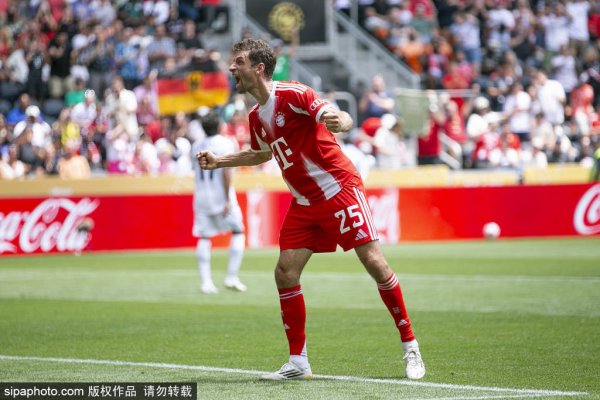 Thomas Mueller trả lời tin đồn chuyển nhượng của Manchester United với phản ứng hài hước: Tôi không 