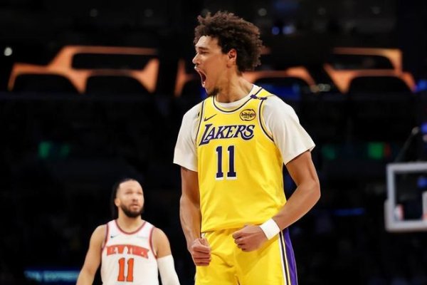 Để giải phóng tất cả các ngoại lệ hai năm một lần, trước tiên Lakers phải cắt đứt backcourt thay thế