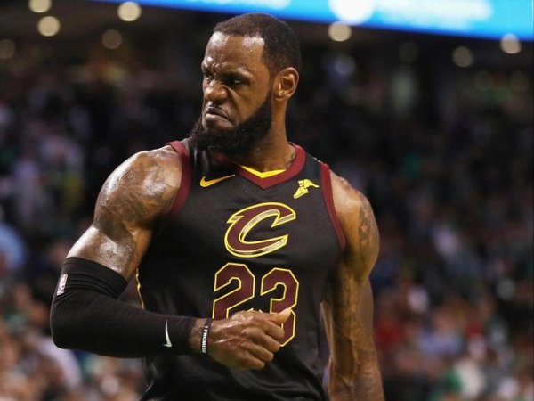 Hãy xem những cú đánh về phía trước nổi bật trong lịch sử NBA