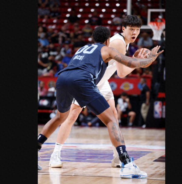 Đêm đó, sự đàng hoàng của Yang Hansen đã bị xé thành từng mảnh