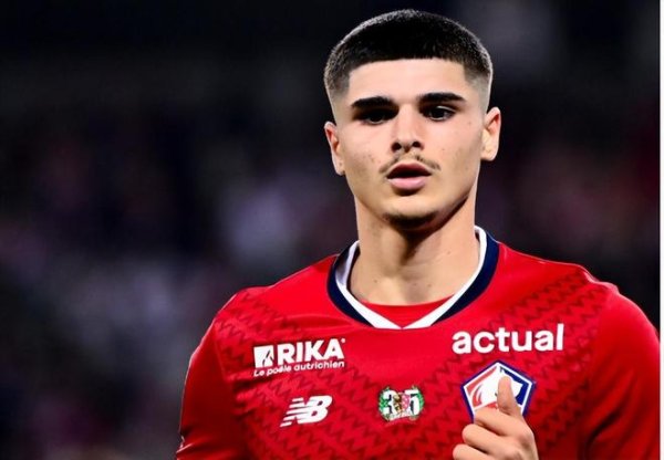 5 mục tiêu và 3 hỗ trợ! Cầu thủ chạy cánh tài năng 20 tuổi của Bỉ đã xuất hiện, và ba người khổng lồ