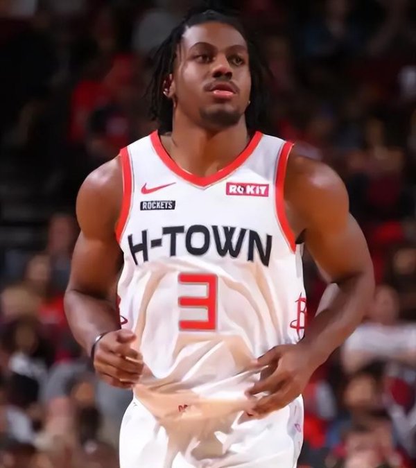 Rockets đang dẫn đầu và rút khỏi cuộc thi, McVeigh ghi được 8 trên 10, Whitmore dự kiến sẽ tát Uduka